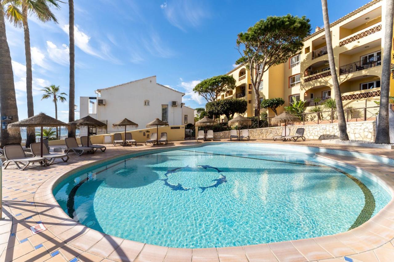 Rumah liburan Sea Front House Macarena D Marbella