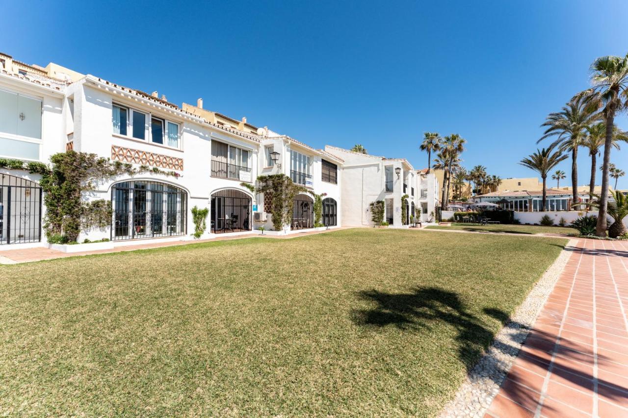Rumah liburan Sea Front House Macarena D Marbella