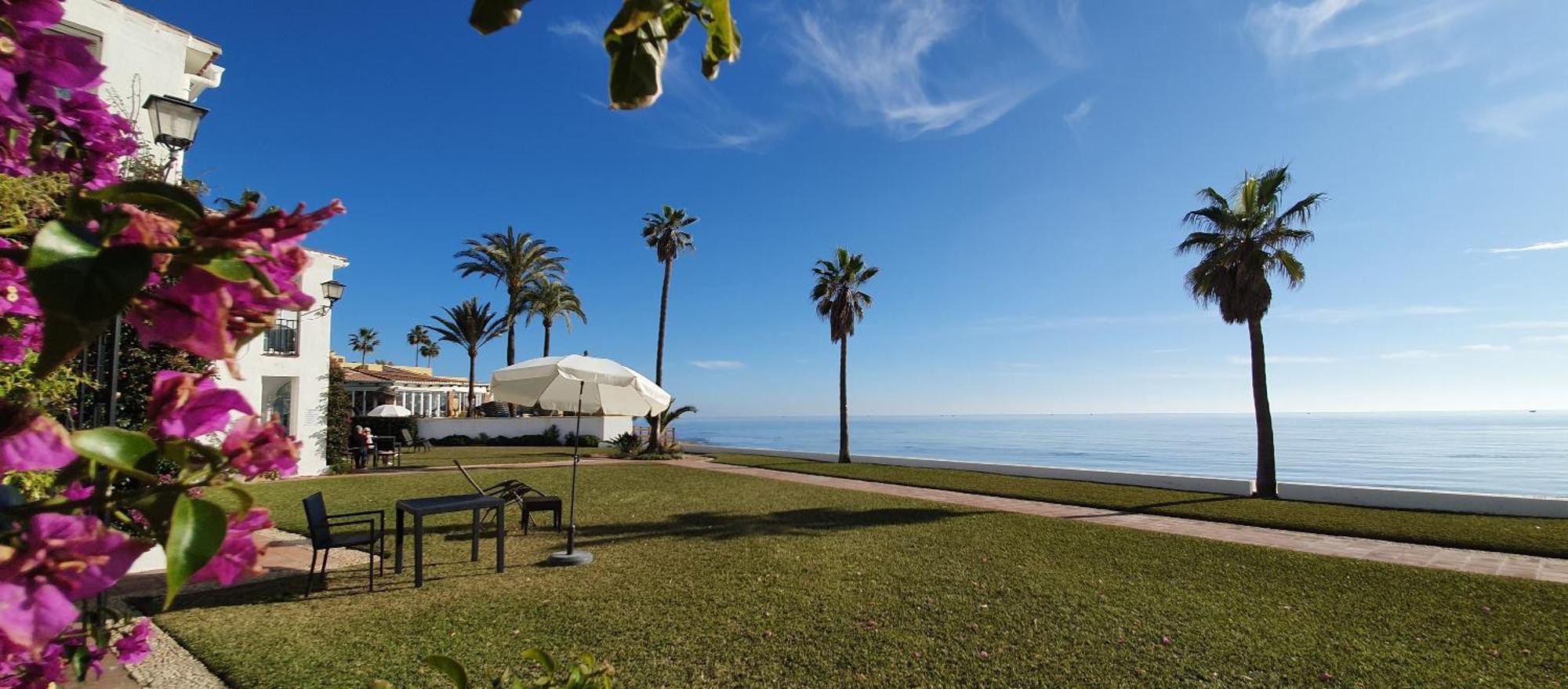 Rumah liburan Sea Front House Macarena D Marbella